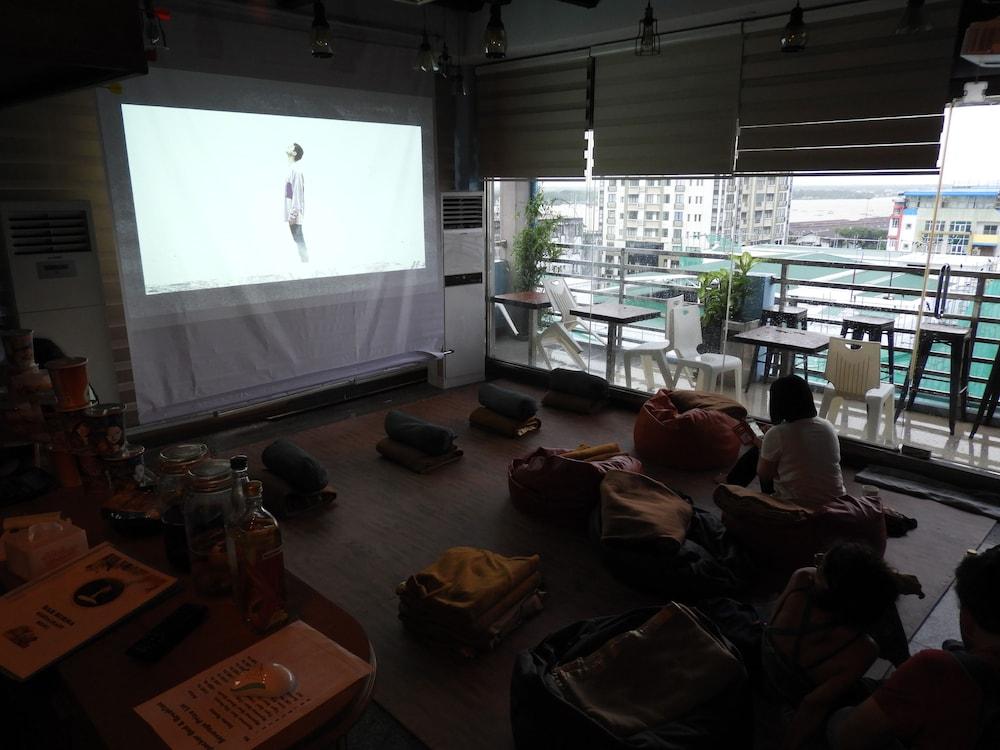 Backpacker Hostel Yangon Exterior photo