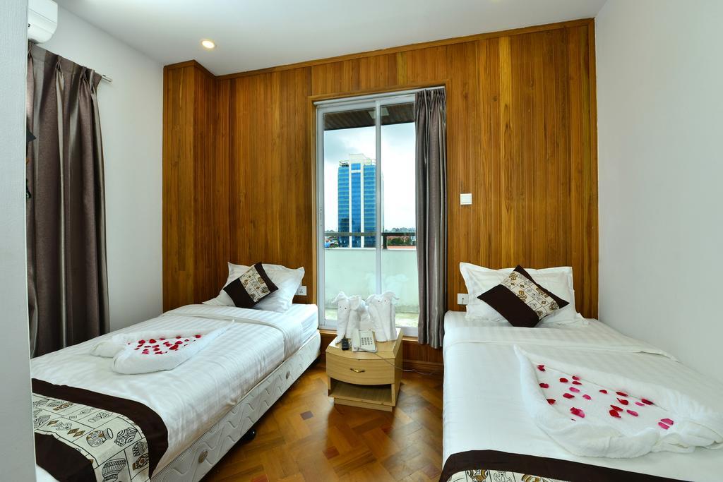 Backpacker Hostel Yangon Exterior photo