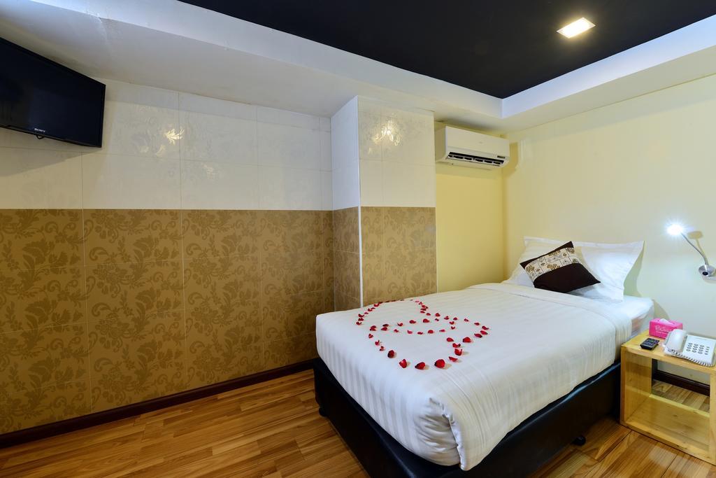 Backpacker Hostel Yangon Exterior photo