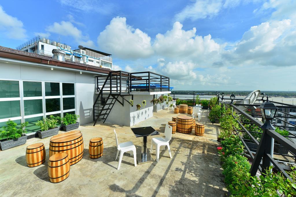 Backpacker Hostel Yangon Exterior photo