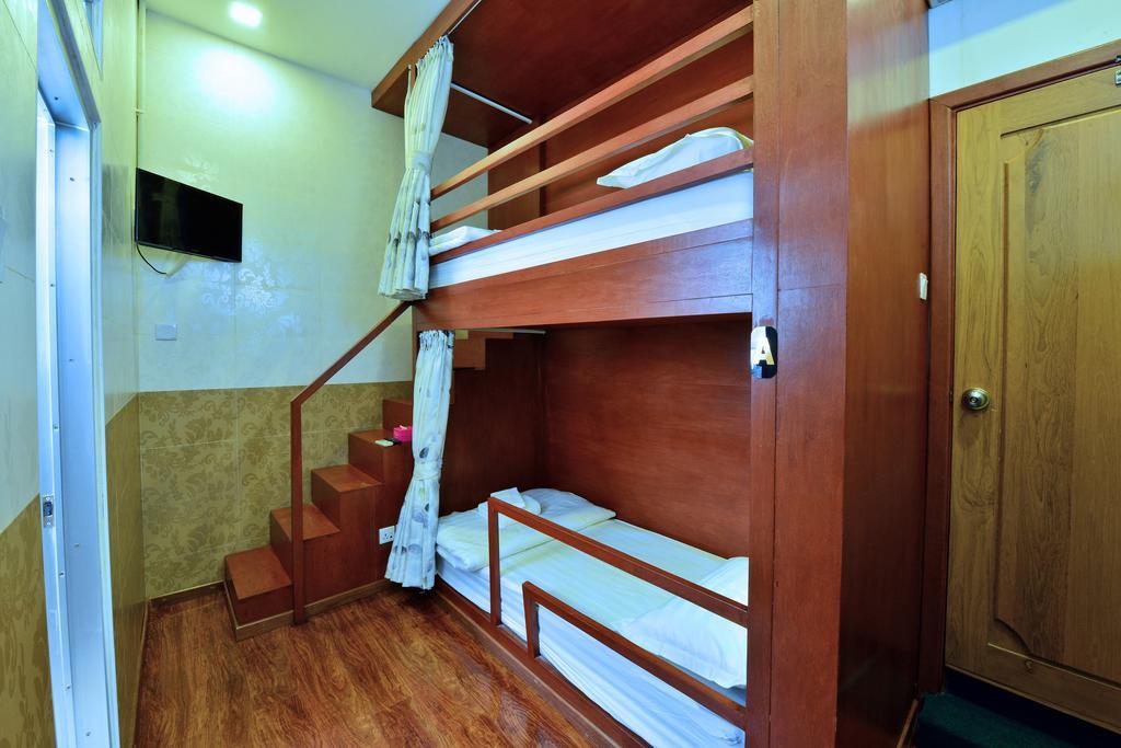 Backpacker Hostel Yangon Exterior photo