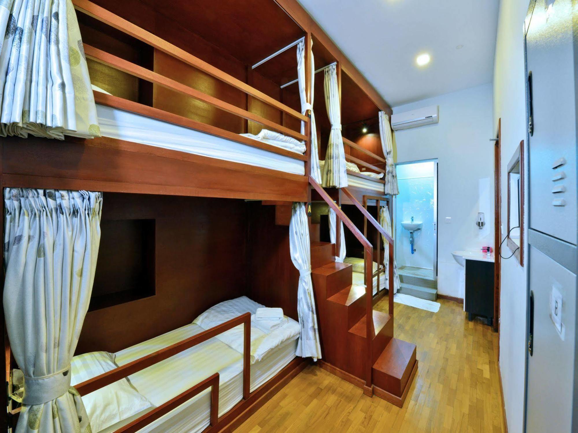 Backpacker Hostel Yangon Exterior photo