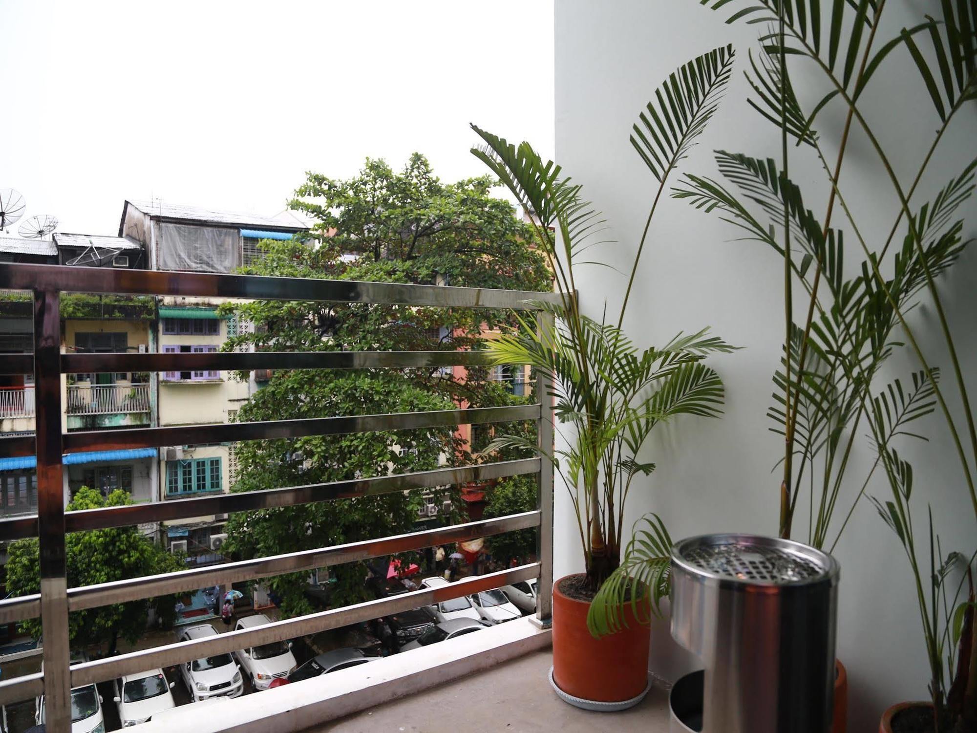 Backpacker Hostel Yangon Exterior photo