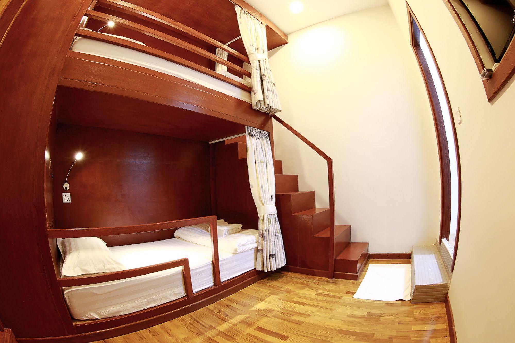 Backpacker Hostel Yangon Exterior photo