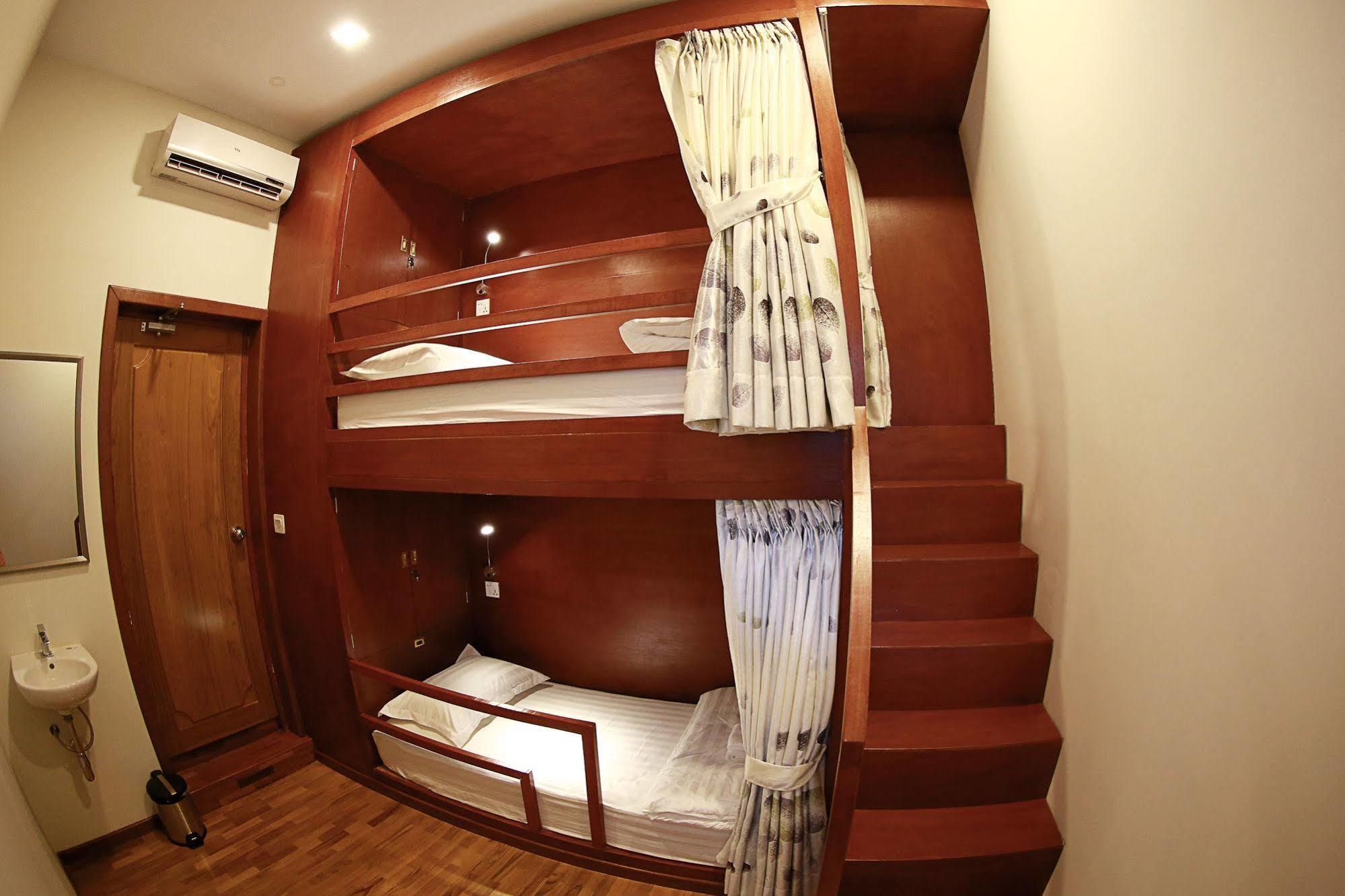Backpacker Hostel Yangon Exterior photo