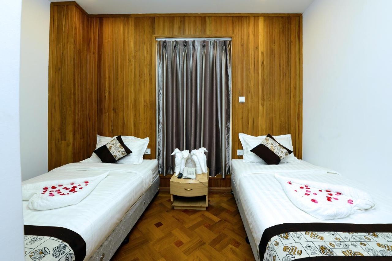 Backpacker Hostel Yangon Exterior photo
