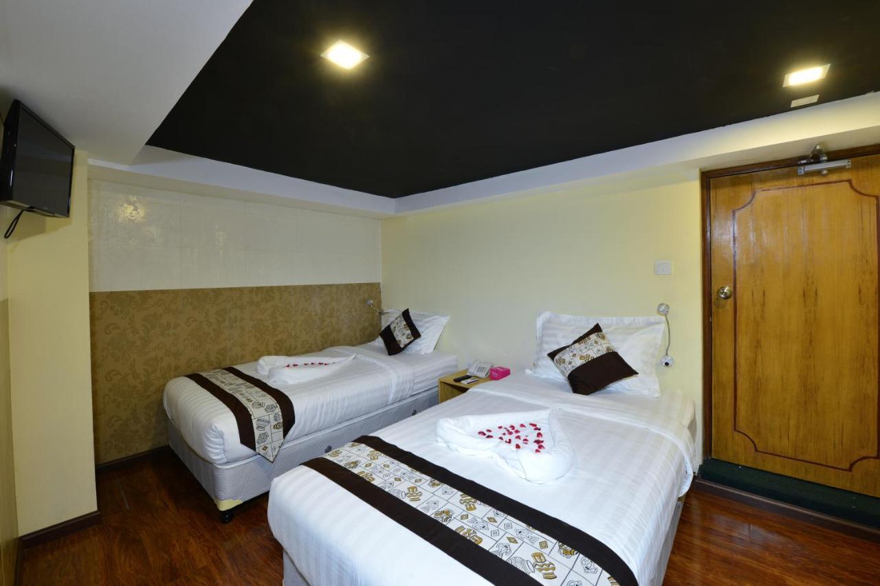 Backpacker Hostel Yangon Exterior photo